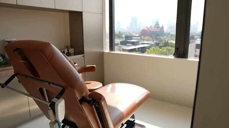 Treatment suite with Mexico City skyline view
